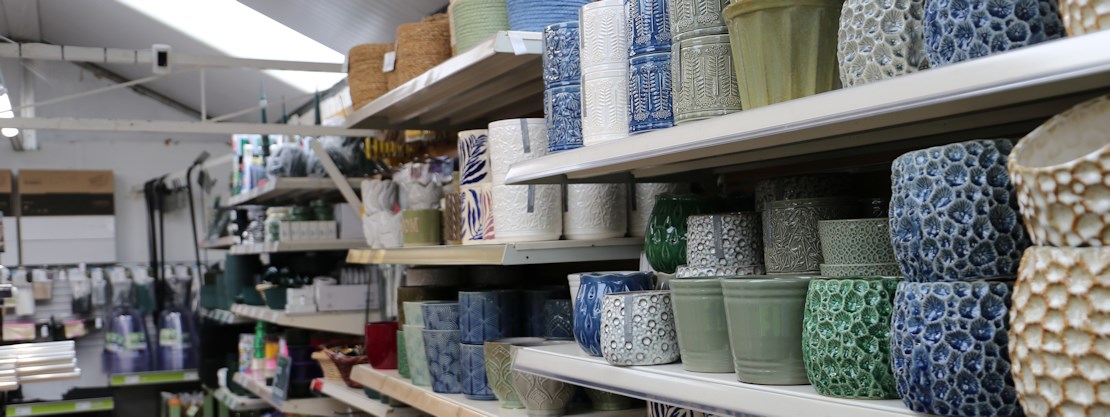 Longacres Chobham houseplant pots and garden sundries