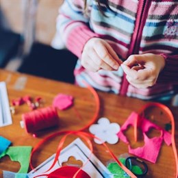 Craft Kits & Jigsaw Puzzles